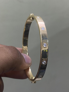 Bracelet jonc minimaliste articulé en or massif 18 carats avec diamants de laboratoire sertis clos – Bijou de mode raffiné - Product Image 5