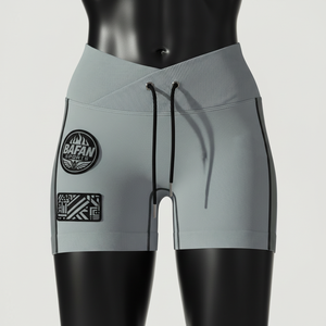 ผ้าสแปนเด็กซ์โพลีเอสเตอร์เนื้อนุ่ม 230 GSM สีเทาอ่อน แบบขาสั้น ยืดหยุ่นได้ ขอบเอวแบบริบ มีแผงตะเข็บ พร้อมโลโก้ซิลิโคนแบบกำหนดเอง - Product Image 6