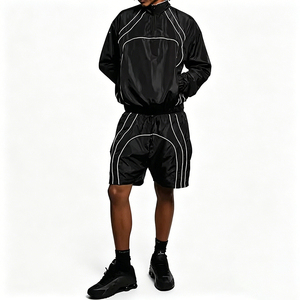 Ensemble de survêtement imperméable et à séchage rapide pour homme, avec veste coupe-vent à demi-zip à rayures réfléchissantes et short à taille élastique, personnalisable en gros - Product Image 4