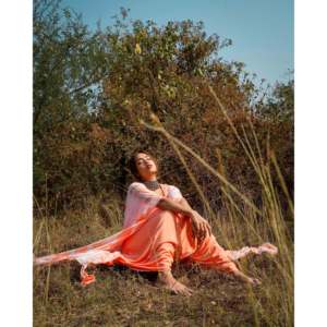 Caftán de tela tejida con cuello en V, largo hasta el suelo, con lentejuelas y cuentas, efecto tie-dye en tono melocotón, transpirable, de silueta holgada, talla XS, para ocio. - Product Image 5