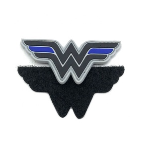 Écussons PVC 2D personnalisés écologiques avec logo brodé, étiquettes PVC 3D souples en silicone avec fermeture auto-agrippante pour sacs - Product Image 3