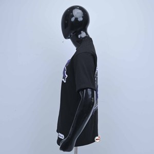 T-shirt streetwear pour homme noir avec imprimé graffiti violet, col rond, manches courtes, coupe régulière, jersey de coton, t-shirt oversize - Product Image 4