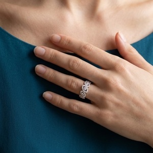 Bague en or blanc 18 carats haut de gamme avec diamants naturels ronds et sertissage pavé, design vintage, vente en gros Chine, idéale pour un cadeau - Product Image 3