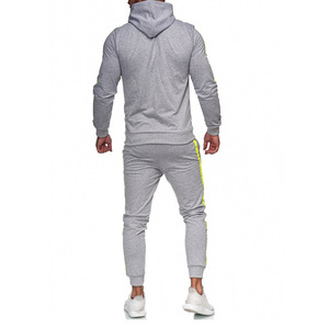 Survêtement noir pour homme, manches longues, capuche, fermeture éclair, poches latérales, coupe ajustée, style sportif automne, 100% polyester, design rayé - Product Image 5