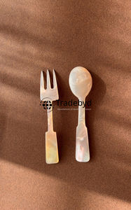 Cuillère en nacre de designer, élégante et faite à la main, pour la cuisine et la table, Tradebyd - Product Image 4