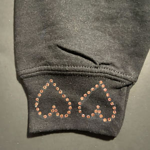 Sweat à capuche décontracté personnalisé avec logo brodé, patch en strass et coutures sur mesure – Collection Hiver - Product Image 6