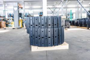 Cùng nhau, họ thực hiện theo dõi bánh xích trên khung máy xúc. - Product Image 5