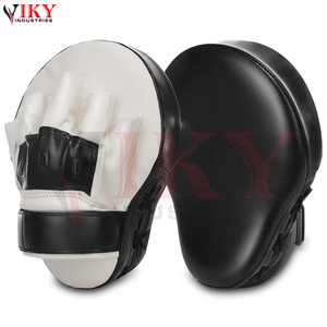 VIKY INDUSTRIES Guante de Boxeo Ergonómico Curvo de Espuma Resistente a Impactos para Entrenamiento de MMA y Muay Thai, de Cuero Negro y Blanco - Product Image 1