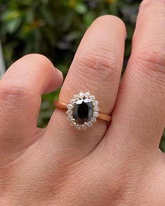 แหวนเพชรดำทรงรี 2.50 กะรัต เพาะเลี้ยงในห้องปฏิบัติการ ตัวเรือนทองคำแท้ 14K/18K แบบหนามเตย รับรองโดย IGI ดีไซน์เรียบหรู เหมาะเป็นของขวัญสำหรับผู้หญิง - Product Image 5