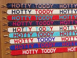 Sangle de sac perlée Delta Gamma, accessoire de sororité rose et bleu fait main avec un travail de perles complexe, idéale pour les sacs fourre-tout et les sacs à main - Product Image 4