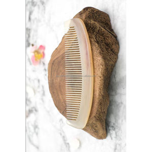 Peine personalizado de cuerno de búfalo para masaje de salón para mujer, estilo náutico pulido ecológico - Product Image 6