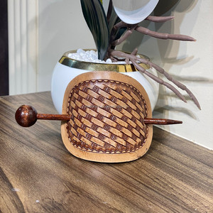 Pasadores de pelo de diseño de cesta de cuero genuino occidental de alta calidad para mujer - Product Image 5