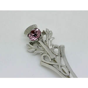 Broche de metal plateado con diseño de cardo escocés vintage y imitación de amatista, hecho con metal de alta calidad para kilt de tartán. - Product Image 3