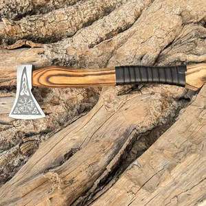 ขวานสไตล์ไวกิ้งสแกนดิเนเวียน ลายสลักแบบดั้งเดิม ด้ามจับหุ้มหนัง ผิวไม้ธรรมชาติ สำหรับการตั้งแคมป์กลางแจ้ง - Product Image 3