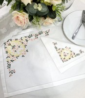 Ensemble de napperons et serviettes de table personnalisés en coton de luxe, brodés, motifs de dessins animés mignons, lavables en machine, fins, réutilisables, avec ourlet festonné, pour la maison, vente en gros