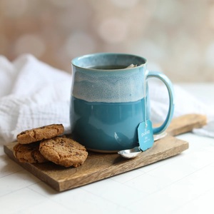 Taza de Té de Cerámica Minimalista con Esmalte Degradado Suave, Silueta Cónica, Asa Ergonómica, Aislamiento Térmico para un Estilo de Cocina Moderno - Product Image 4