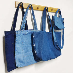 Sac fourre-tout en jean personnalisé avec logo, broderie marguerite, style minimaliste, ouverture supérieure, prix super abordable, vente en gros usine - Product Image 3