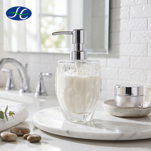 Ensemble de salle de bain moderne en acrylique transparent, distributeur de savon à facettes effet glacier - Product Image 1