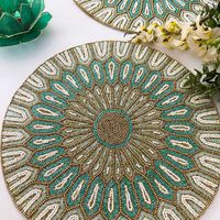 Set de table élégant à motifs floraux et broderies faites à la main pour une décoration intérieure contemporaine et des expériences culinaires haut de gamme