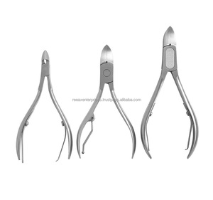 Outil de manucure professionnel en acier inoxydable, coupe-cuticules couleur argent, modèle RE-101-15 de REEAX ENTERPRISES - Product Image 6