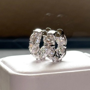 เครื่องประดับชั้นดี เงินแท้ S925 ชุบทอง 10K ต่างหูแบบห่วงประดับมอสซาไนต์ รับรองโดย IGI ดีไซน์คลาสสิกระดับไฮเอนด์ - Product Image 4