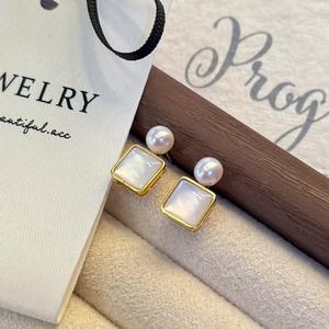 Pendientes de Acero de Titanio con Temperamento Elegante Europeo Americano, Geométricos, Cuadrados, con Perlas, Modernos, Ligeros, Transfronterizos - Product Image 2