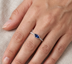 Anillo de Compromiso con Zafiro Natural y Diamantes en Engaste de Bisel para Mujer, Plata de Ley 925, Certificado IGI, Joyería Hecha a Mano - Product Image 6