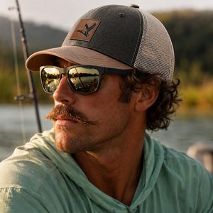 หมวกแก๊ปทรง Trucker 6 แผง ตกแต่งด้วยแผ่นหนัง 100% ผ้าฝ้าย ปรับขนาดได้ด้วย Snap Back เหมาะสำหรับทุกเพศทุกวัย ใช้เป็นอุปกรณ์เสริมสำหรับกิจกรรมกลางแจ้ง - Product Image 5