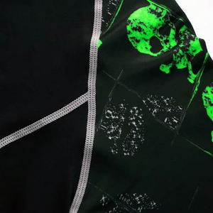 Camiseta Deportiva de Manga Larga para Hombre, Sublimada, de Alta Calidad, con Estampado de Calavera Negra y Verde, de Secado Rápido - Product Image 3