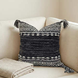 Cojín Decorativo Étnico Geométrico Blanco y Negro, Funda de Cojín Tejida Estilo Boho con Patrón en Capas, Adorno Decorativo Marroquí - Product Image 1