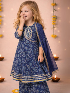 Ensemble Kurta en coton bleu marine pour filles, broderie florale traditionnelle Gota Patti, avec Sharara et Dupatta - Product Image 3