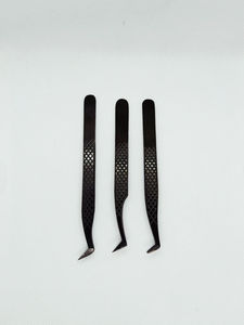 MAHFOOZ INSTRUMENTS Pince à épiler haute performance en acier inoxydable noir, personnalisable avec étiquette privée et motif drapeau sur la poignée - Product Image 5