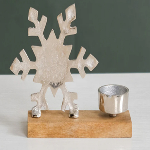 Portavelas de Navidad con Diseño de Copo de Nieve Plateado, Portavelas de Aluminio con Base de Madera de Mango, Decoración Navideña para el Hogar - Product Image 1