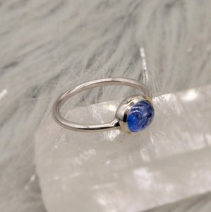 Bague en argent sterling avec tanzanite, pierre précieuse bleue délicate, pierre de naissance de décembre, bijoux pour femmes - Product Image 5