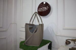 Bolsa de Transporte para Perros a la Moda – Bolso de Viaje para Perros de Cuero Resistente con Asas Cómodas - Product Image 2