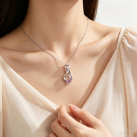 Magnifique collier pour femme en argent 925, collier pendentif tendance avec un attrayant ensemble de zircons