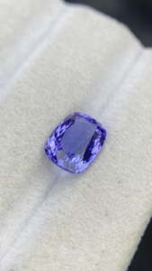 Pierre naturelle certifiée Tanzanite 9x7 MM, taille coussin longue, avec une couleur et un lustre excellents, Zoisite naturelle 2,11 carats, clarté impeccable - Product Image 3