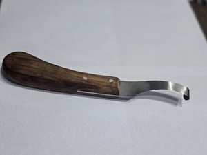 Cuchillo de Herrador de Acero Inoxidable Hecho a Mano con Mango de Madera, Herramientas de Recorte de Cascos para Caballos, Herramientas de Herrador, Recortador de Cascos para Cabras y Ovejas - Product Image 1