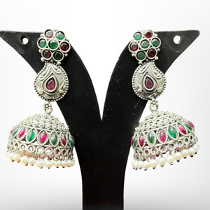 ต่างหูทรงระฆังแบบห้อยประดับเพชรซิร์คอน ทำจากโลหะผสมเงินออกซิไดซ์ ชุบเงินโบราณ ดีไซน์คลาสสิก เหมาะสำหรับเป็นของขวัญงานแต่งงานและงานเทศกาลสำหรับผู้หญิง - Product Image 1