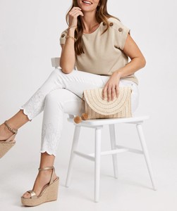 เสื้อกล้ามผู้หญิงเนื้อผ้าออร์แกนิคแบบดิบ ผสมใยพืชยั่งยืน คอทรงโอ ไม่มีแขน สีงาช้างธรรมชาติ เป็นมิตรกับสิ่งแวดล้อม เหมาะสำหรับใส่ในชีวิตประจำวัน - Product Image 3