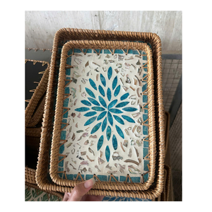 Plateau décoratif en nacre avec finition mosaïque, écologique et durable, idéal pour la présentation sur table basse - Product Image 4