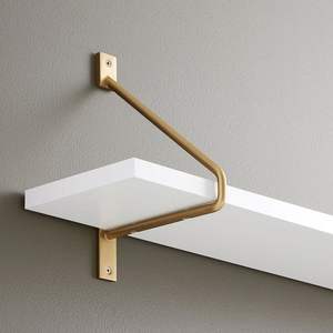 Soporte de latón clásico con acabado dorado para instalación de estantes de madera en casas tradicionales - Product Image 1
