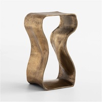 Table de bar sculpturale abstraite, forme fluide, design à structure ouverte, construction durable, pièce d'art pour espaces de vie modernes