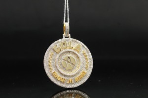 Pendentif personnalisé en acier inoxydable avec moissanite, mouvement à quartz octogonal de 20 mm, cadran à chiffres romains, chaîne glacée, style tendance - Product Image 4