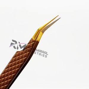 Pince à épiler RMI personnalisée en acier inoxydable nano à 90 degrés, noire-or, à pointe en fibre pour extensions de cils volume - Product Image 4