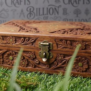 Boîte rectangulaire artisanale en bois de rose décorée de motifs géométriques avec gravure, élégante décoration d'intérieur, support de présentation souvenir - Product Image 2