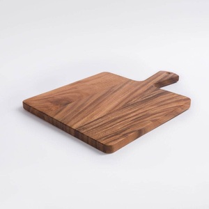 Tabla de Cortar Premium con Elegante Diseño de Vetas, Mango Antideslizante, Superficie Apta para Cuchillos, Ideal para Cortar, Servir y Regalar - Product Image 6