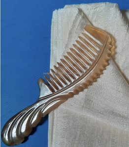 Peigne à cheveux en corne de buffle naturelle Couleur aléatoire Massage de la barbe Peignes multi-usages Taille différente Prix d'usine pour la coiffure - Product Image 1