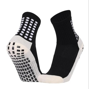 Chaussettes de basket-ball antidérapantes avec motif géométrique pour adultes, vêtements de sport d'été, design tricoté noir et blanc - Product Image 1