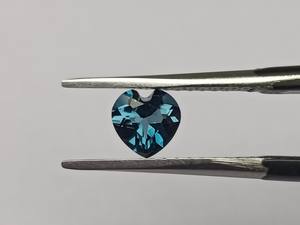 โทแพซสีน้ำเงินลอนดอนธรรมชาติ 7 มม. รูปหัวใจ มีร่อง คุณภาพสูง เกรดพรีเมียม ขายส่งราคาถูก สำหรับทำเครื่องประดับ - Product Image 6